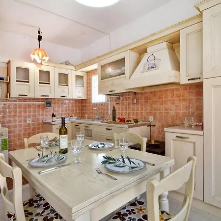 3br Corfu Town Suburbs Apartment *